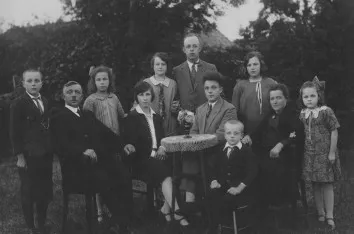 De familie de Jong uit Noordhorn rond 1924.